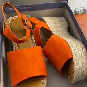 Orange Sandle